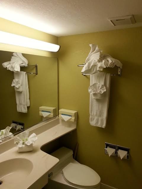 The Vue Lake Tarpon extended stay motel exterior, Palm Harbor FL near Clearwater