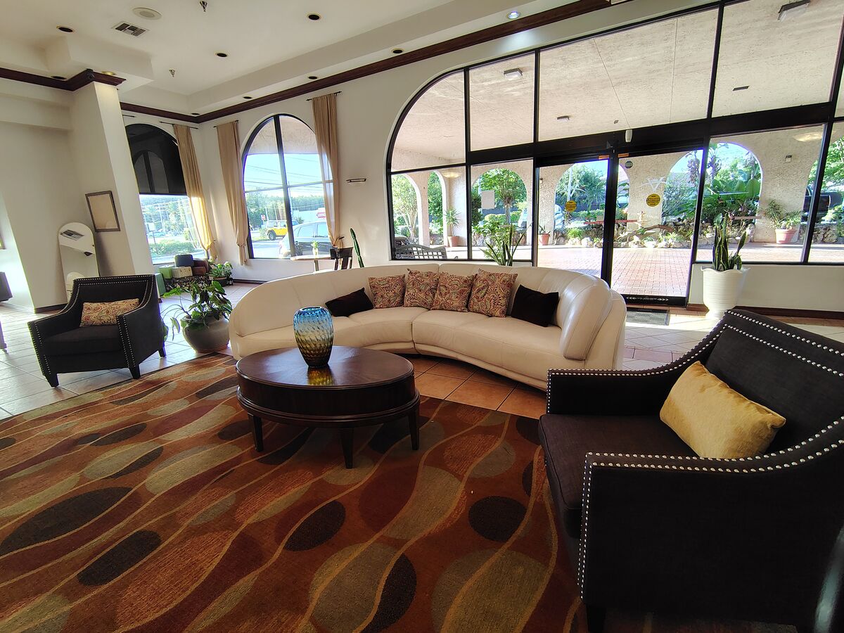 Lobby at The Vue Lake Tarpon extended stay, Palm Harbor FL