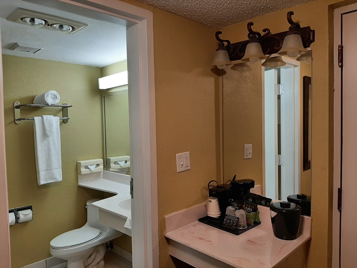 Affordable weekly motel room near Clearwater and Honeymoon Island FL